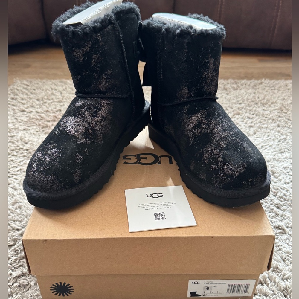 Women new mini Bailey bow glimmer Ugg boots sz 6